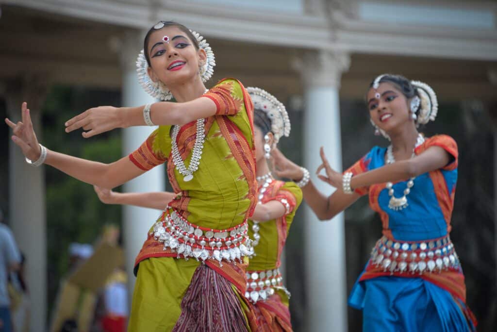 indian-girls-traditional-dances