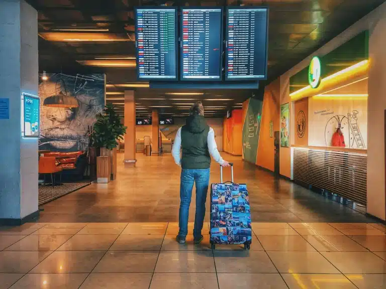 what to do during long layovers