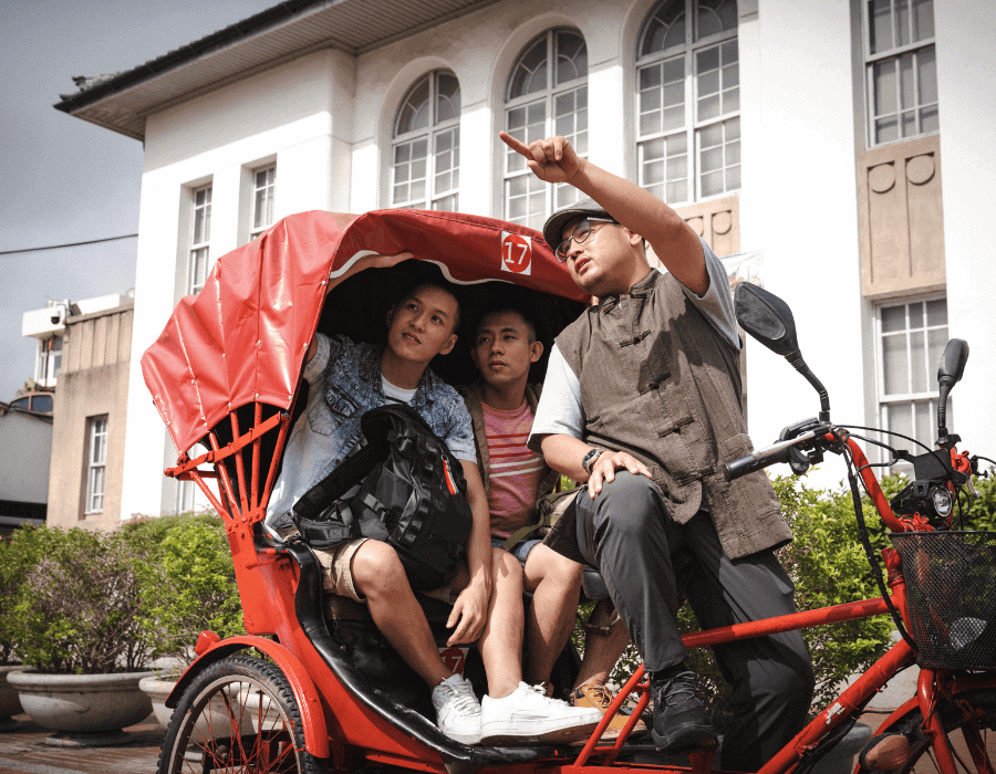 local tours vs guided tours