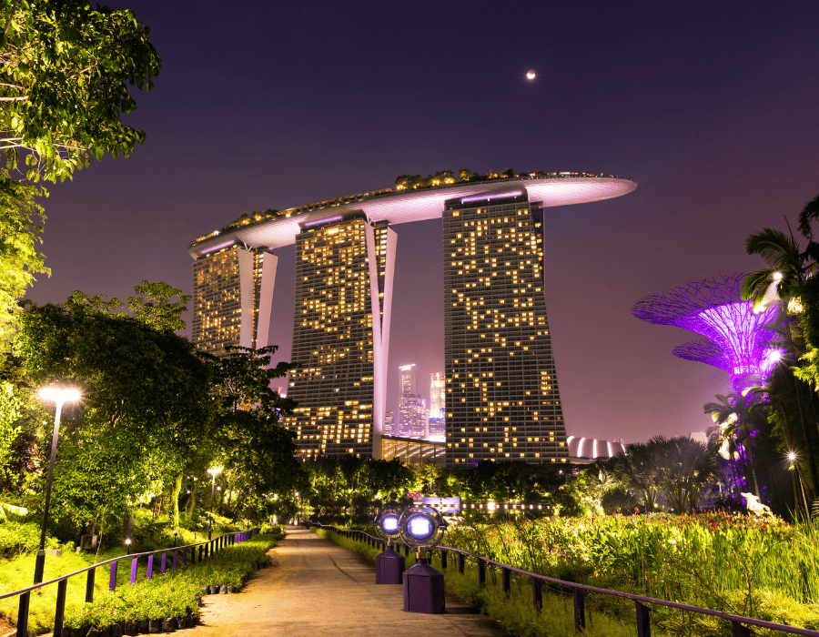 female travel in singapore